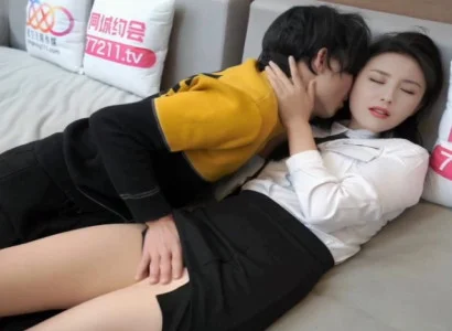 Cô nàng thư ký bí mật làm tình với sếp vì tiền